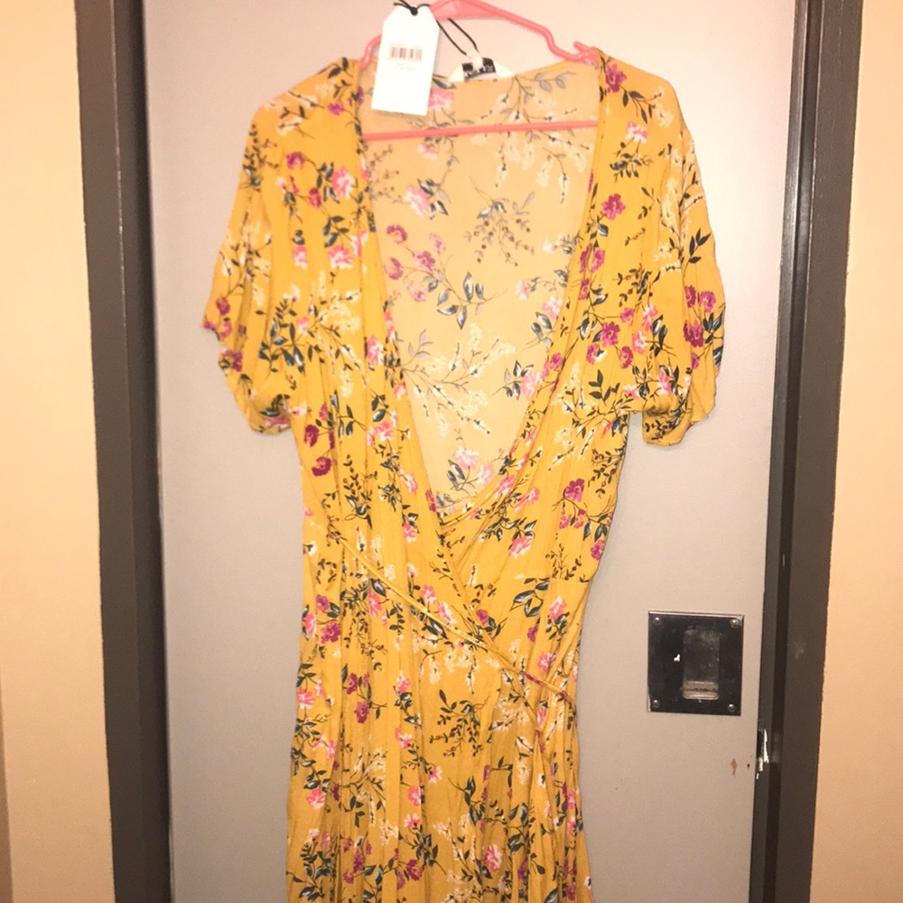 Floral wrap dress with tie